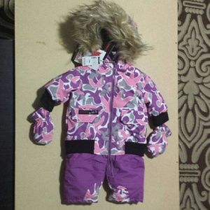 Canada weatherproof. Size: 3/6 M